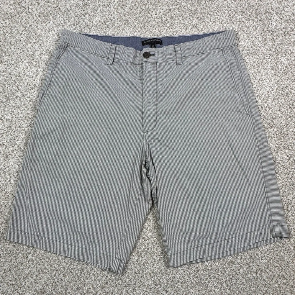 Banana Republic Mens 35 Chino Shorts Gray White Micro Stripe Cotton‎ Flat Front